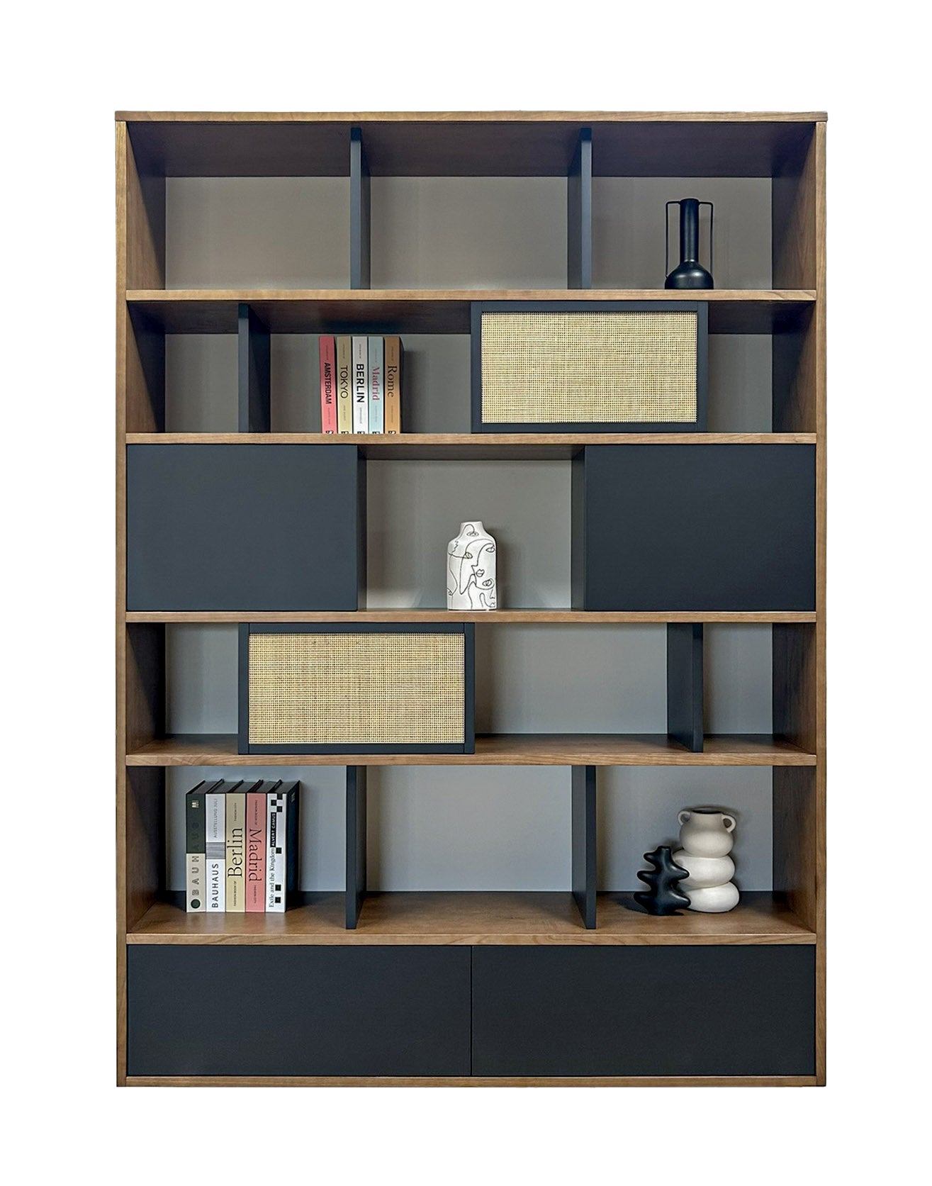 Bibliothèque châtaignier teinté noyer, laque et cannage
