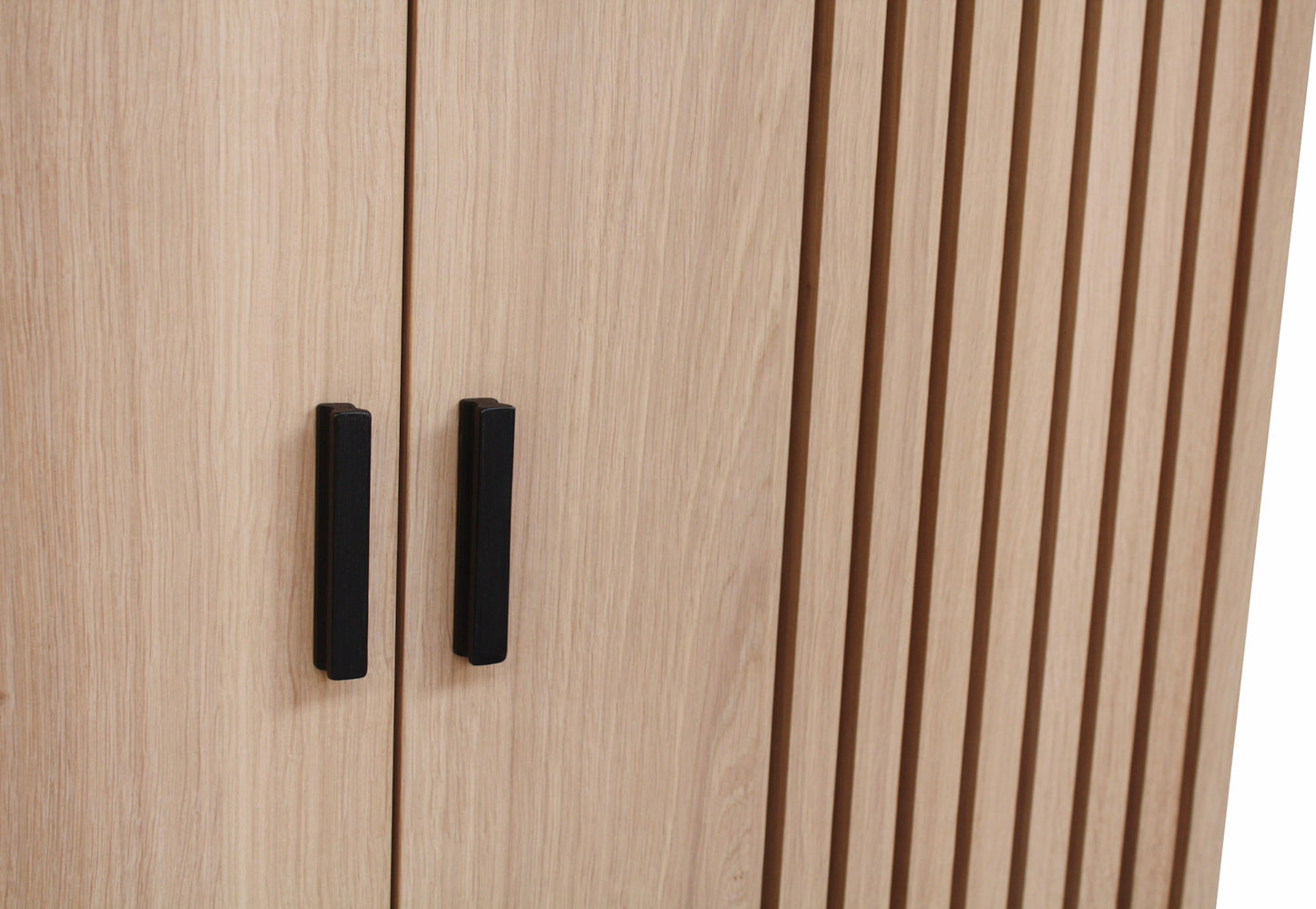 Armoirette tasseaux chêne massif et métal 2 portes