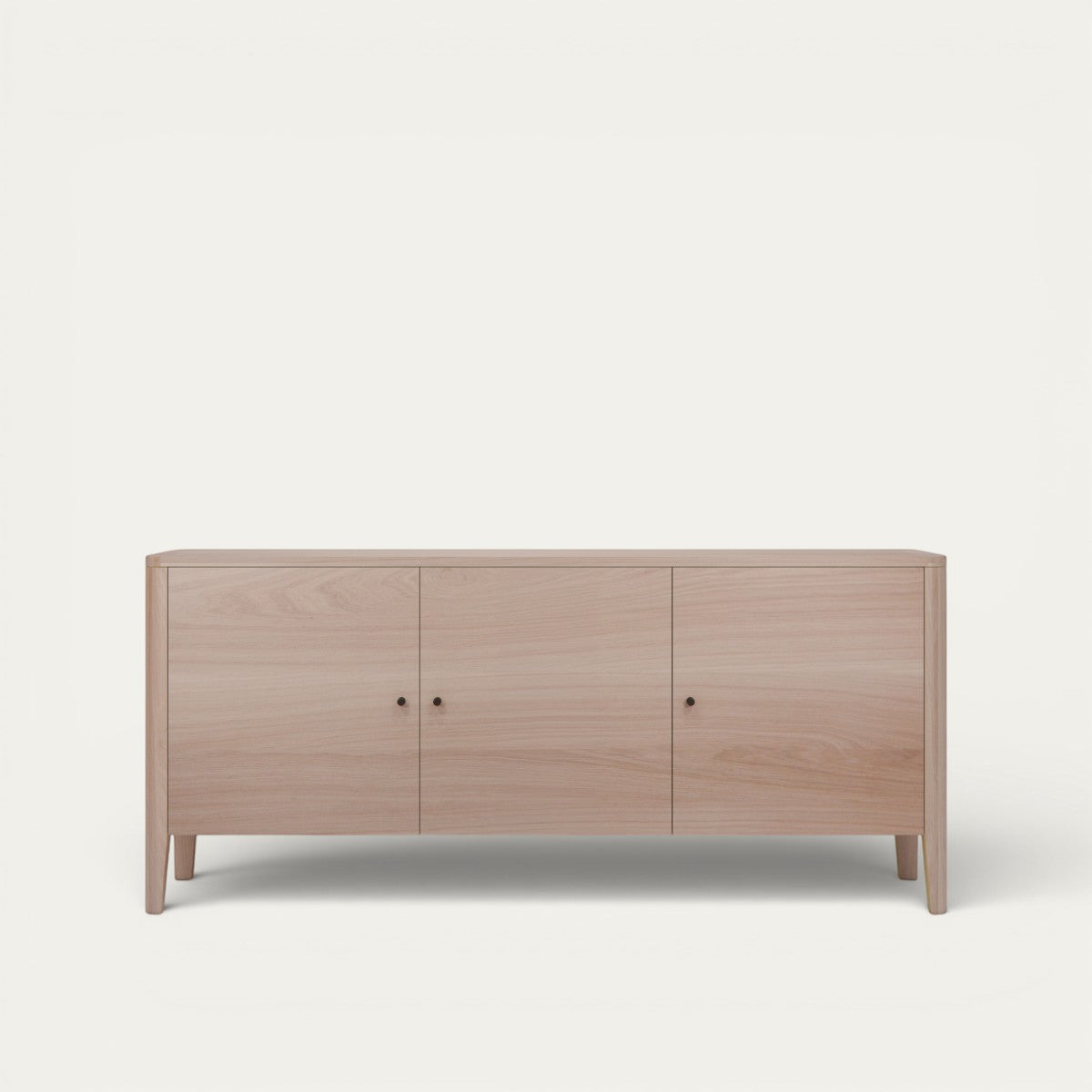 Buffet 3 portes en bois massif clair Pirotais Meubles au design épuré avec pieds arrondis et boutons noirs