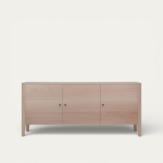 Buffet 3 portes en bois massif clair Pirotais Meubles au design épuré avec pieds arrondis et boutons noirs